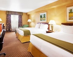 Khách sạn Holiday Inn Express & Suites Iron Mountain, an IHG Hotel (Iron Mountain, Hoa Kỳ)