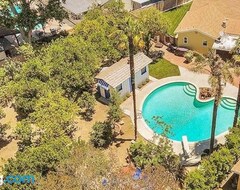 Toàn bộ căn nhà/căn hộ Spacious Home With Garden & Pool (Northridge, Hoa Kỳ)