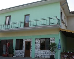 Khách sạn Edelvais (Dve Mogili, Bun-ga-ri)