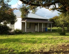 Serviced apartment Cosy Farm Cottage (Kaihu, New Zealand)