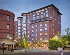 Khách sạn Courtyard By Marriott Brooklin (Boston, Hoa Kỳ)