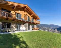 Hele huset/lejligheden Luxurious Chalet In Krimml Near Ski Area (Krimml, Østrig)