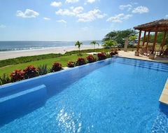 Hele huset/lejligheden Altos De Colorado-8000 sq ft Beachfront Luxury Surfing Estate (Tola, Nicaragua)