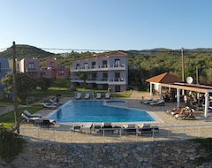 Hotel Blue Waves (Plomari, Greece)