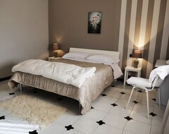 Bed & Breakfast B&B Le Anfore (Villa Santa Lucia, Ý)