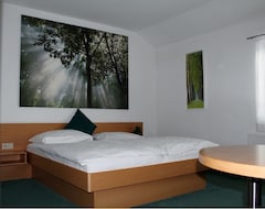 Khách sạn Krennmayer Rooms (Wiener Neudorf, Áo)