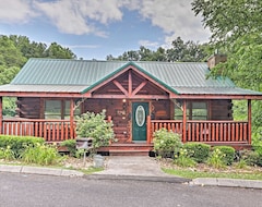 Toàn bộ căn nhà/căn hộ New! Smoky Mountain Cabin W/ Game Room & Hot Tub! (Sevierville, Hoa Kỳ)