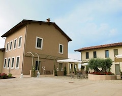 Bed & Breakfast Prime Alture Wine Resort (Casteggio, Ý)