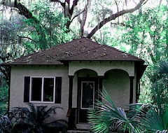Koko talo/asunto Quiet, Secluded Cottage, Close to Sapelo, Bird watch, nature, Kayaks/Free wi-fi! (Townsend, Amerikan Yhdysvallat)