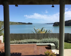Toàn bộ căn nhà/căn hộ Te Waitere - Quiet Getaway For Couples With Stunning Water Views (Kawhia, New Zealand)