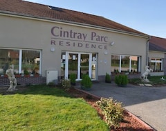 Căn hộ có phục vụ Cintray Parc Résidence (Breteuil, Pháp)