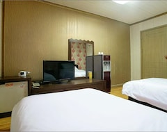 Emerald 2 Hotel (Jeju-si, Güney Kore)