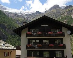 Hotel Haus Bergdohle (Randa, Switzerland)