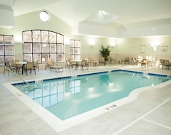 Toàn bộ căn nhà/căn hộ Equipped King Suite | 24h Fitness Center, Indoor Pool + Shared Hot Tub (North Wales, Hoa Kỳ)