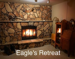 Entire House / Apartment Eagle's Retreat Vacation Cottage With Gorgeous Park And Lake Views (Gladstone, USA)