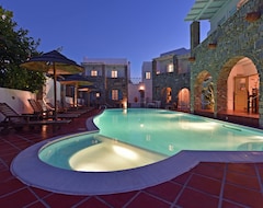 Zefi Hotel & Suites (Naoussa, Greece)