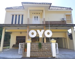 Hotel Ayuning Guest House Syariah Semarang Mitra RedDoorz (Semarang, Indonezija)