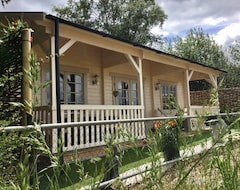 Otel The Retreat Log Cabin (Sudbury, Birleşik Krallık)