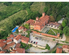 Khách sạn Castello Rosso (Costigliole Saluzzo, Ý)