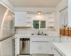 Cijela kuća/apartman New Listing! Updated Home W/ Deck -near Airport & Easy Access To Downtown (Renton, Sjedinjene Američke Države)