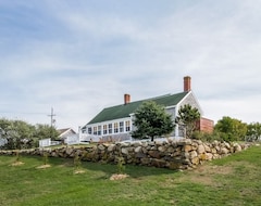 Hele huset/lejligheden Spacious, Updated Island Home Within Walking Distance to Ferry, Beaches & Town (Block Island, USA)