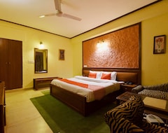Hotel OYO 28274 Dharampur Haveli (Baharampur, India)