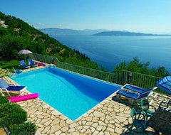 Apart Otel Villa Loukia (Nissaki, Yunanistan)