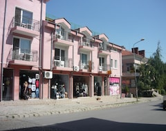 Khách sạn Deloni (Karlovo, Bun-ga-ri)