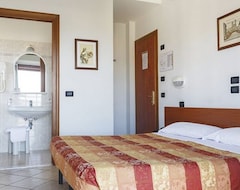 Khách sạn Hotel Monica (Chianciano Terme, Ý)