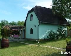 Bed & Breakfast House And Breakfast (Kerecsend, Hungría)