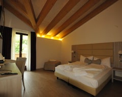 Khách sạn Rta Hotel Le Vallene (Terlago, Ý)
