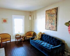Entire House / Apartment The Old Riverton Post - Bright, whimsical vintage apartment on Kansas Route 66 (Joplin, USA)