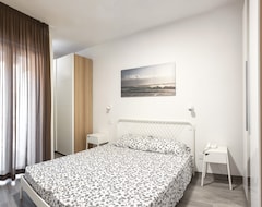 Hotelli Loma-asunto, ilman, vain 150 metrin päässä rannasta (Pietra Ligure, Italia)