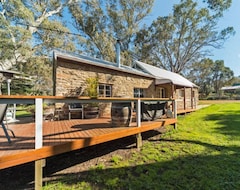 Bed & Breakfast 1860 Wine Country Cottages (Barossa Valley, Australia)