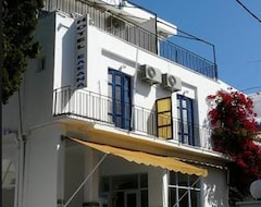 Otel Eleana (Tinos - Chora, Yunanistan)