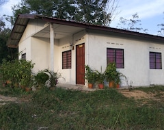 Koko talo/asunto Homestay 7040 (Masjid Tanah, Malesia)