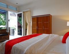 Hotel RedDoorz Plus near Taman Kelinci Salatiga (Salatiga, Indonesien)