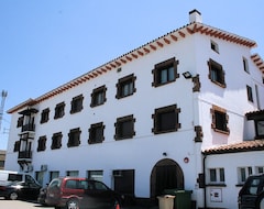 Hotel 4 Carreteres (Tona, Spain)