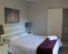 Hotel Stay @ Gracios (Oudtshoorn, South Africa)