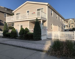 Hele huset/lejligheden Beach Block Condo. Steps To Beach; Walking Distance To Shopping And Playground (Ocean City, USA)