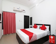 OYO Flagship 24199 Hotel Mid Town Ojus Tower (Rudrapur, India)