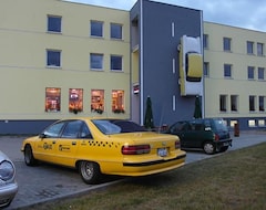 Otel Garage (Wloclawek, Polonya)