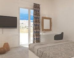 Hotel Lithos Luxury Rooms (Adamas, Greece)