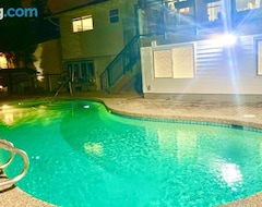 Koko talo/asunto Resort Living In A Private Den By The Pool (Delta, Kanada)