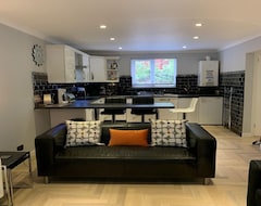 Entire House / Apartment 4 Star Boswell One-bedroom Apartment - Glasgow - Private Parking - Wifi - Quiet (Glasgow, United Kingdom)