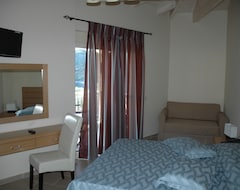 Hotelli Rouda Village (Mikros Gialos, Kreikka)