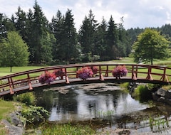 Hotel A Swans Pond (on The #1 Fairway Of World Class Fairwinds Golf Course) (Nanoose Bay, Canada)