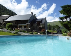 Toàn bộ căn nhà/căn hộ Farmhouse Gite In Beautiful Mountain Location, Heated Pool & Hot Tub. (Campan, Pháp)
