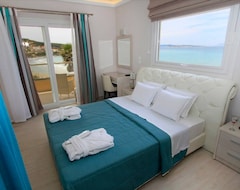 Hotel Paralia Luxury Suites (Agios Stefanos Avlioton, Grecia)