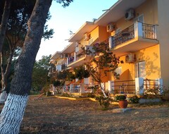 Aparthotel George's Studios (Ermones, Grecia)